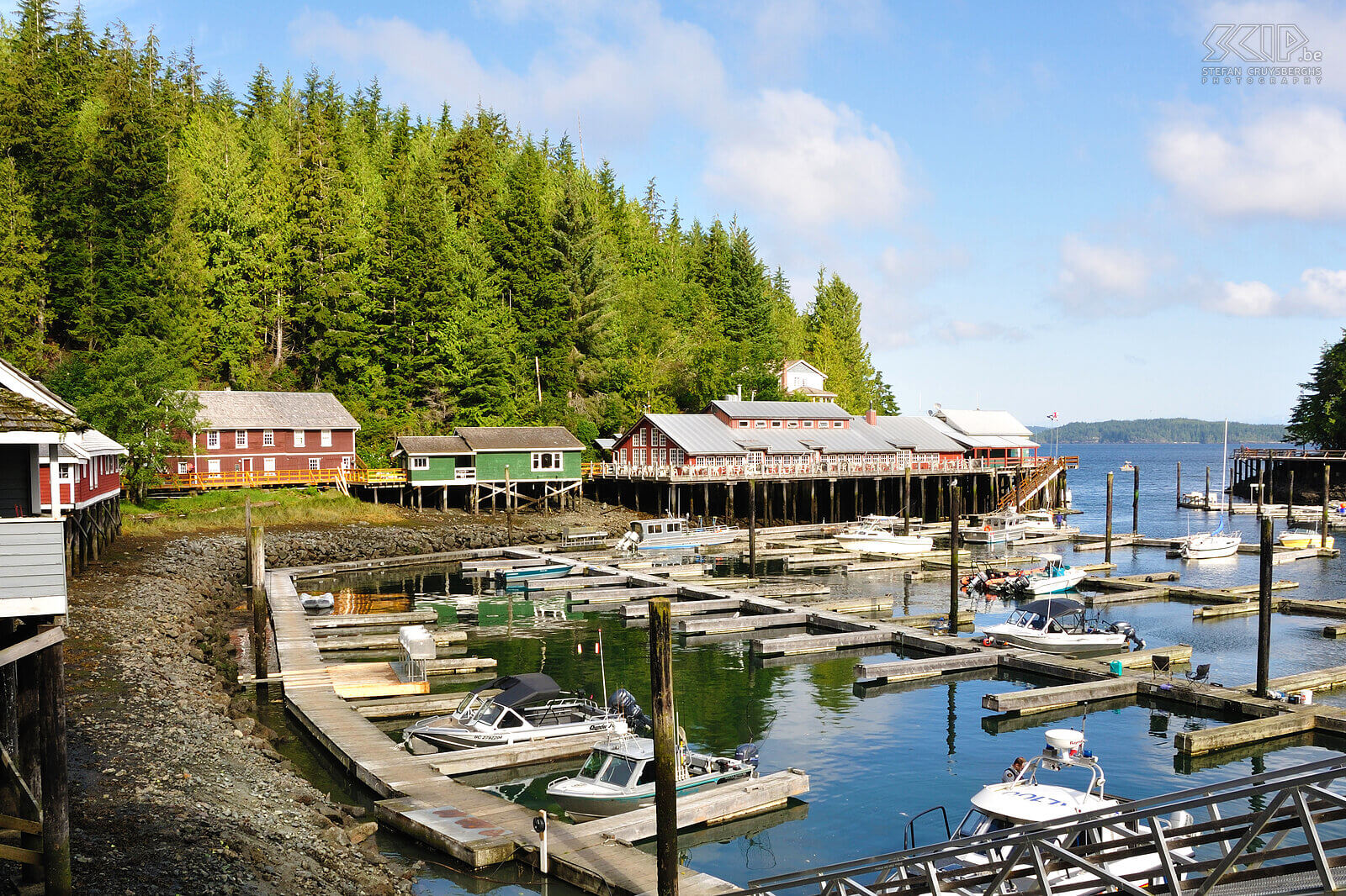 Telegraph Cove Telegraph Cove is een oud visserstadje aan de oostkust van Vancouver Island. De ideale uitvalbasis voor tochten op zee of naar de grizzlyberen op het vasteland. Stefan Cruysberghs